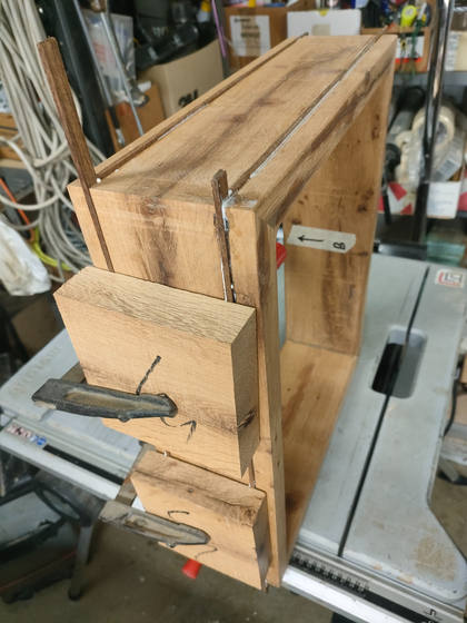 Lavorazione artigianale del mobile in legno