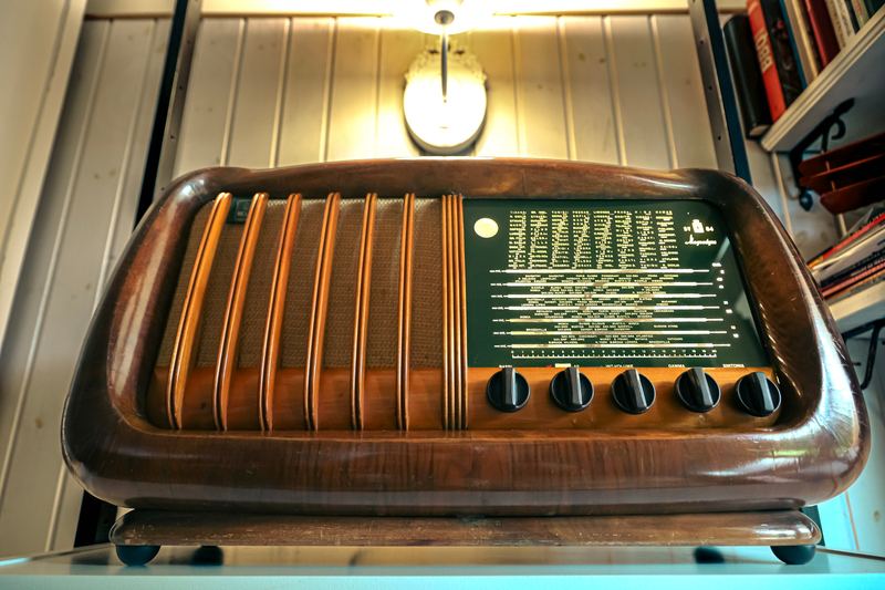 Magnadyne SV84 — Frontale in grandangolo dal basso